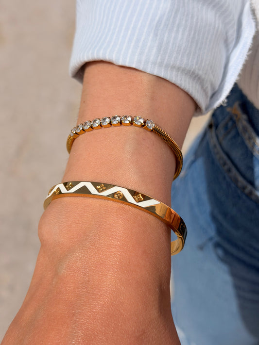 Modern crest bangle