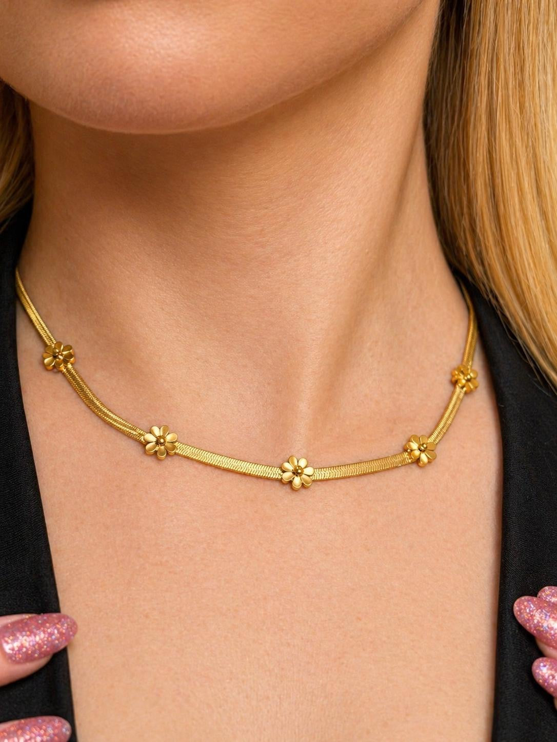 Sweet blossom necklace