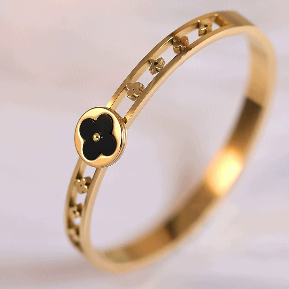 Classic noir clover bangle