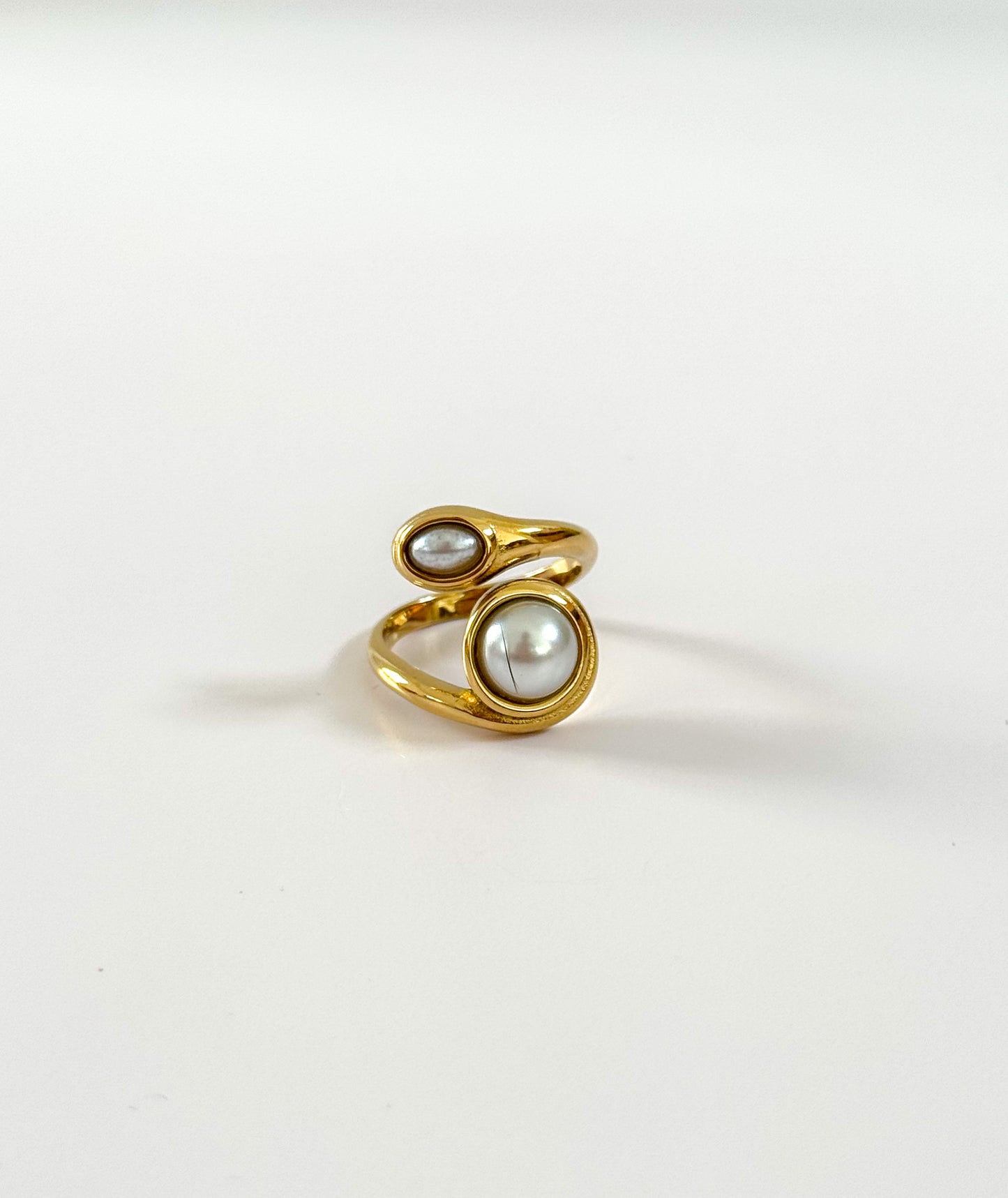 Double pearl ring