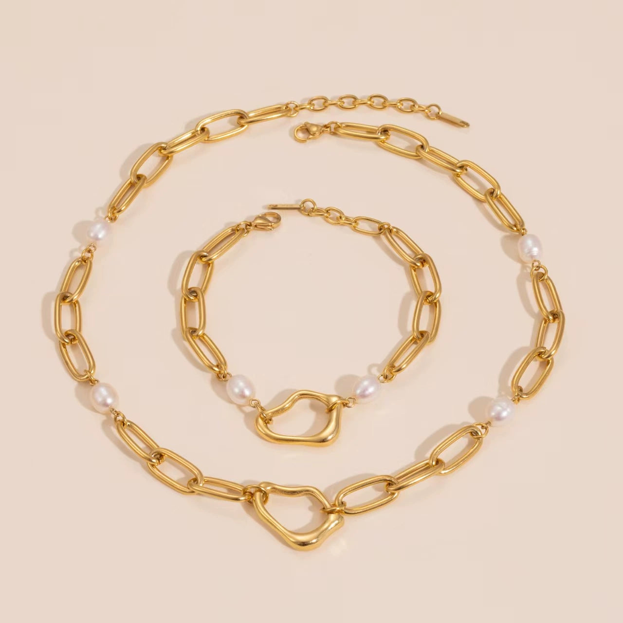 Elegant pearl link necklace