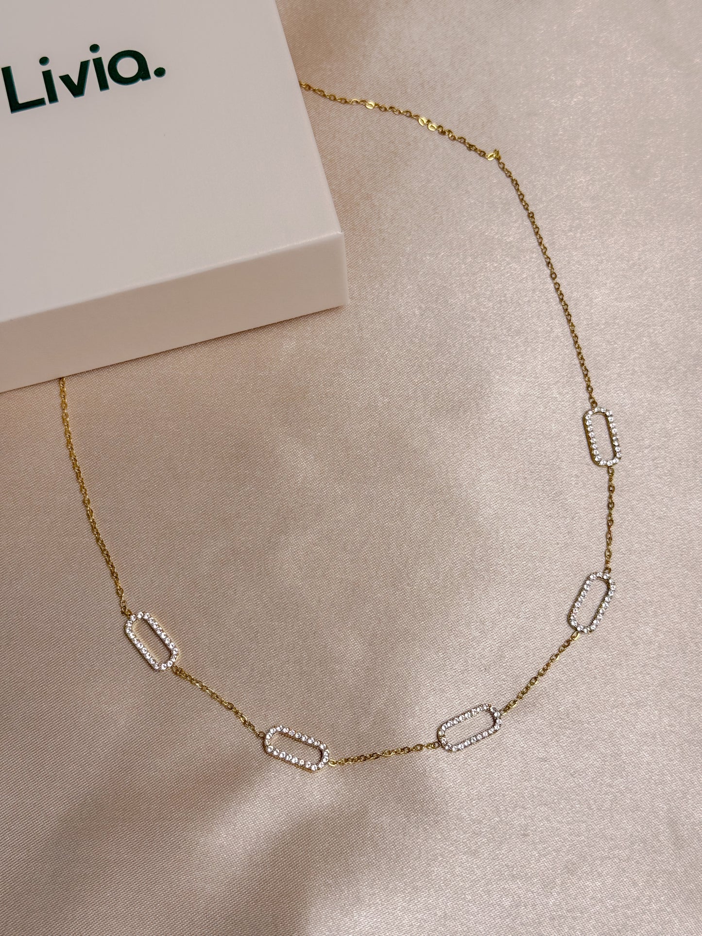 Livia oval chain