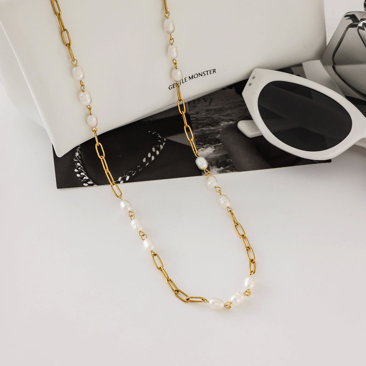 Modern pearl chain
