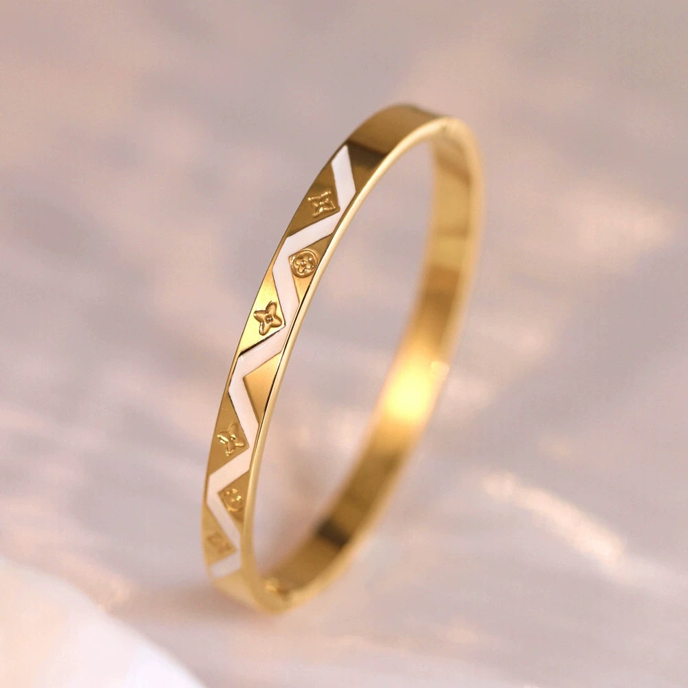 Modern crest bangle