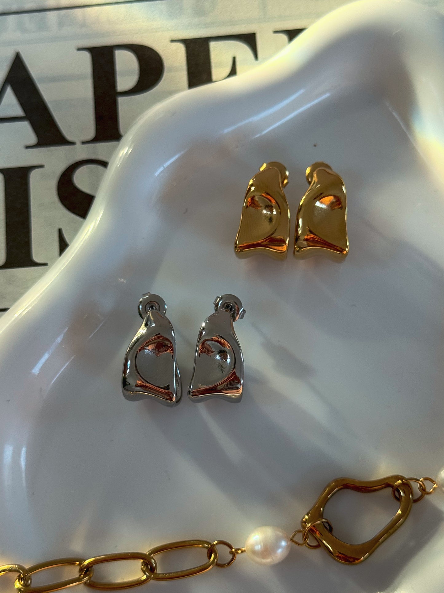 Sculpted melt studs