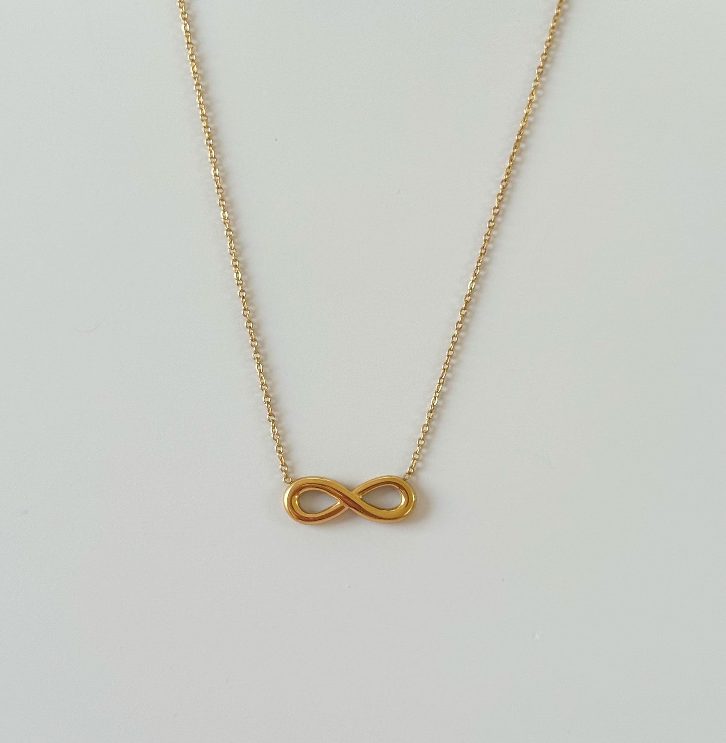 Simple infinity necklace