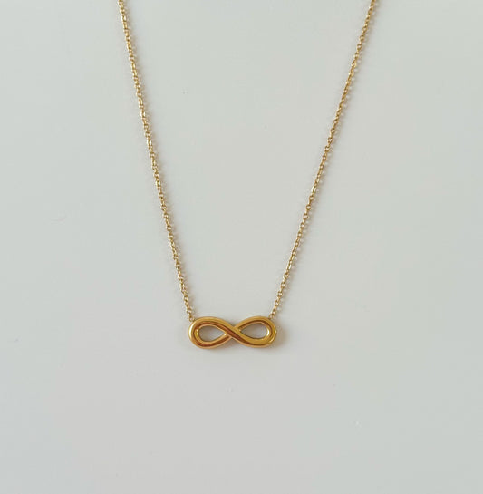Simple infinity necklace