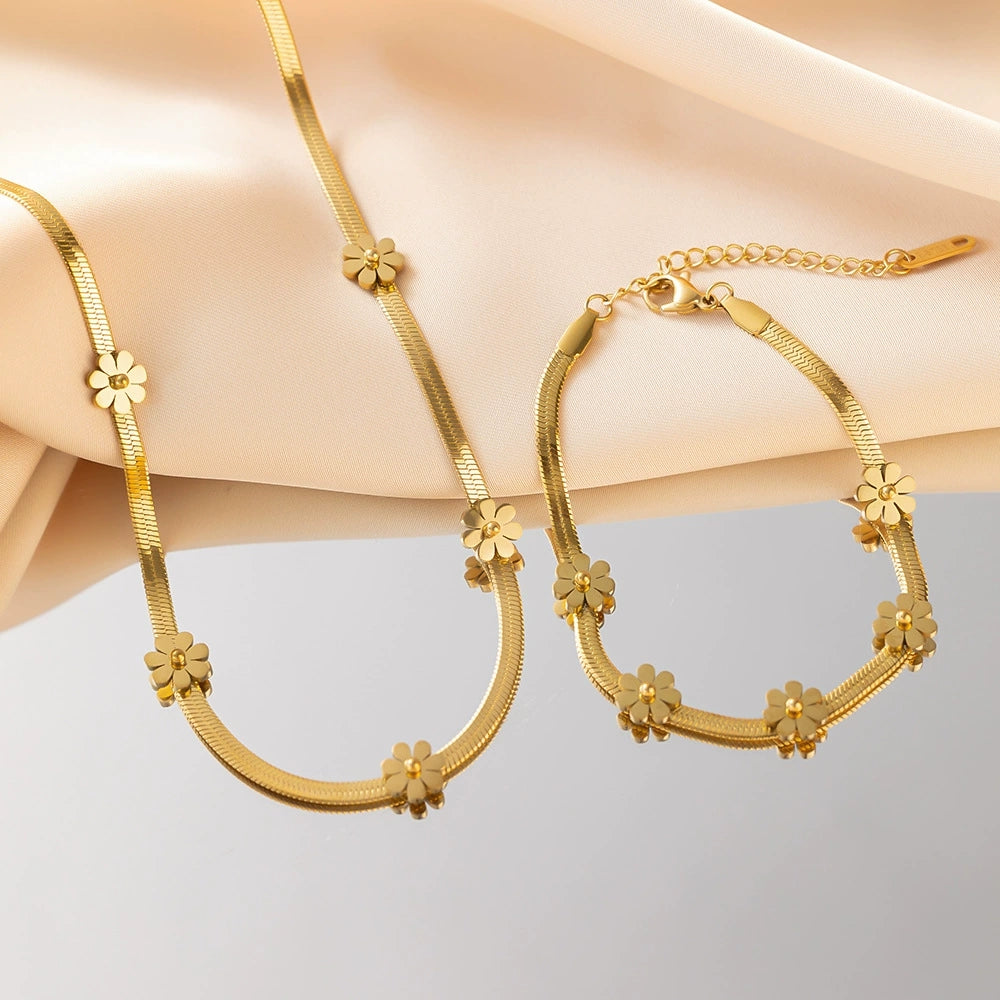 Sweet blossom necklace